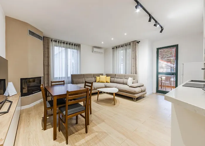 Pine & Sea Retreat By Pikhost 아파트