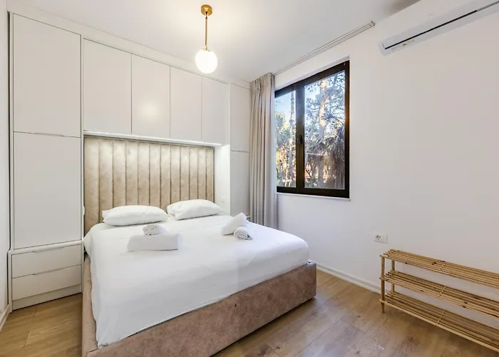 Pine & Sea Retreat By Pikhost Golem (Tirana)