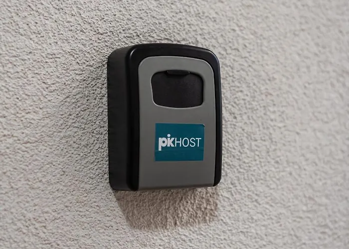 Apartment Pine & Sea Retreat By Pikhost Golem (Tirana)